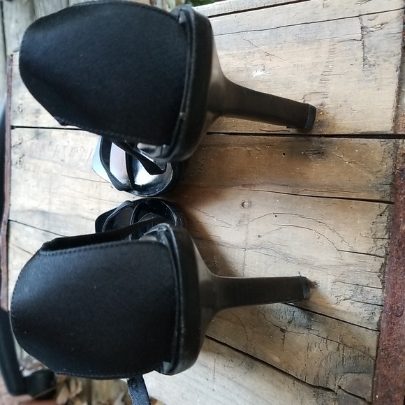 Glamorous Gucci black satin fabric sandals size 9B - Picture 4 of 10